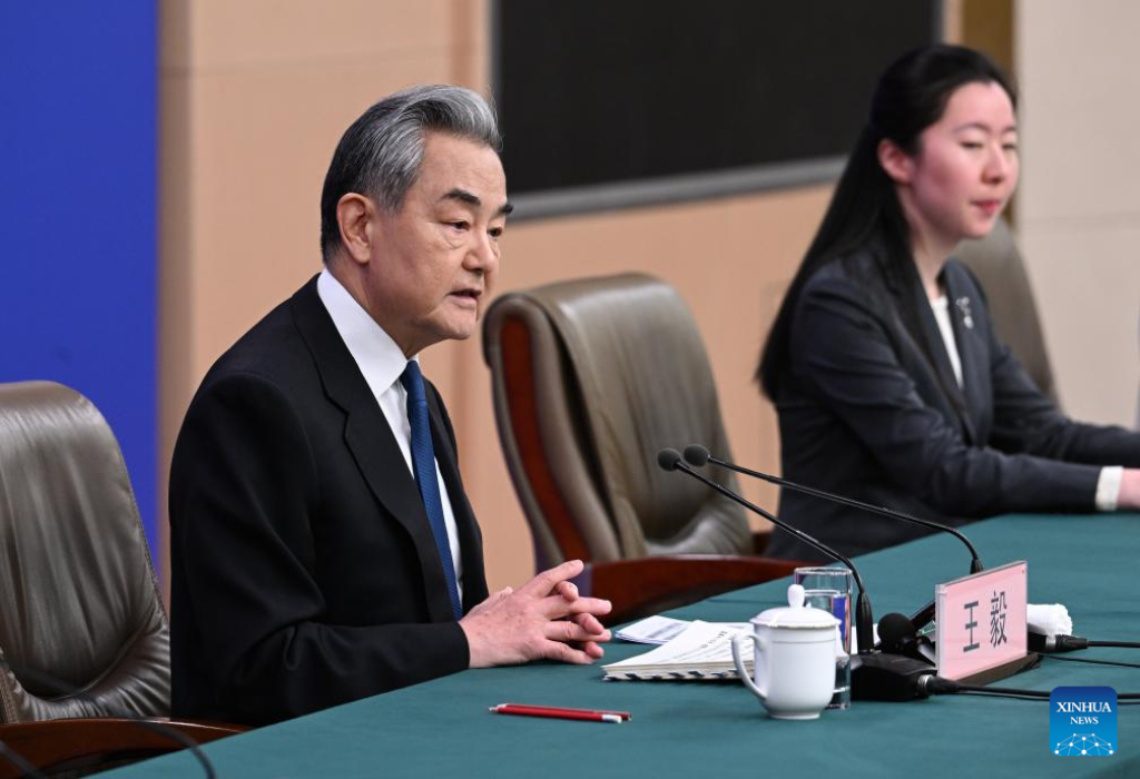 China plantea más multipolaridad y descarta buscar «la hegemonía» ante su fortaleza