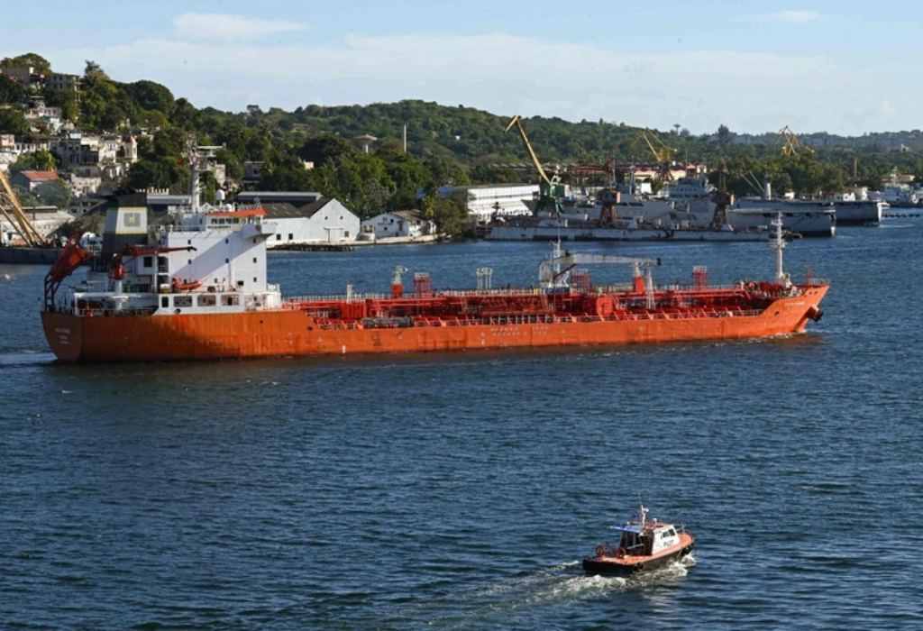 México evalúa «esquemas» para enviar petróleo a Cuba