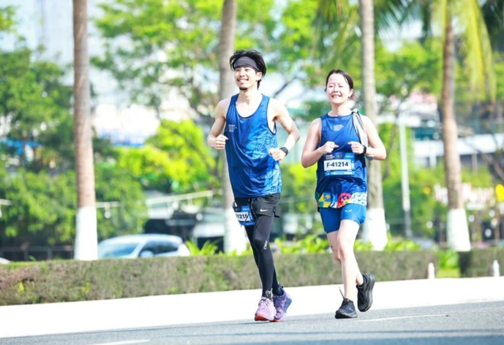 Vietnam: atletas brillan en Maratón Internacional de Da Nang 2026