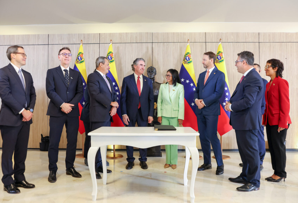 Venezuela y Shell potenciarán cooperación para producción de petróleo y gas