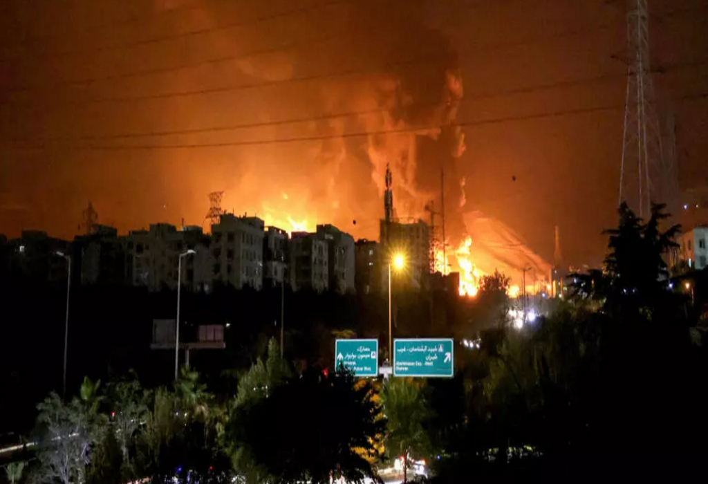 Infraestructura petrolera de Irán recibe ataques de Estados Unidos e Israel