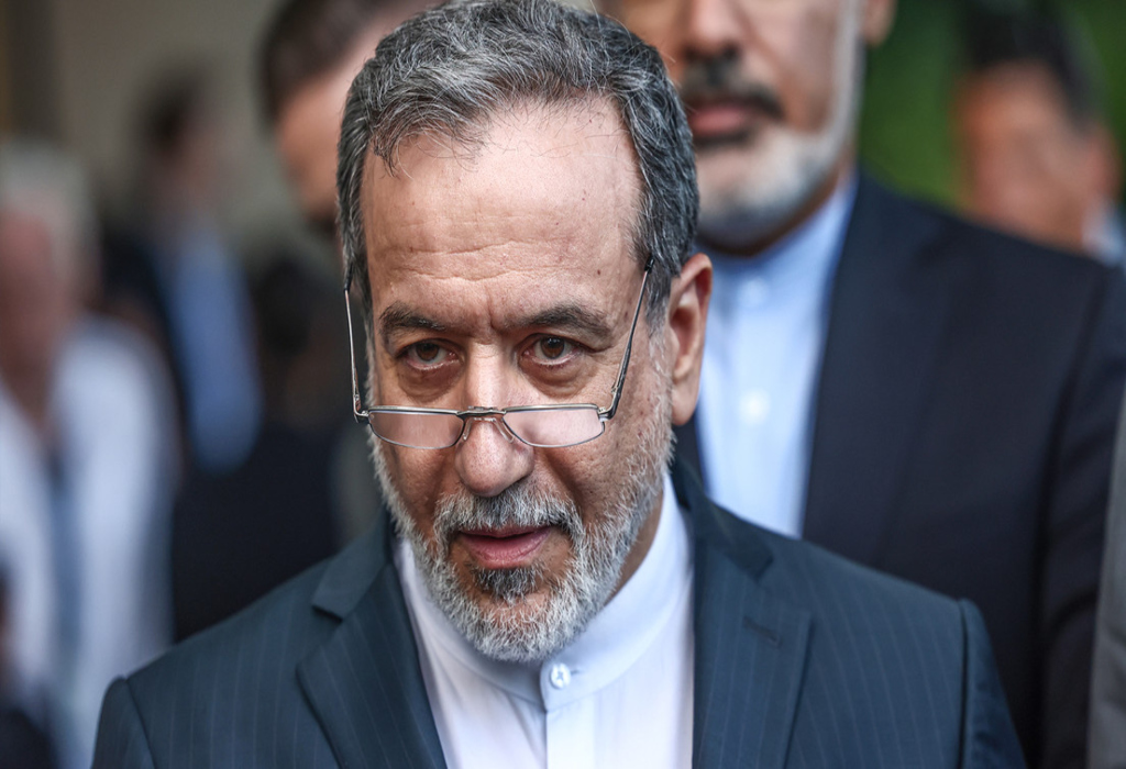 Canciller iraní avisa para quiénes está cerrado el estrecho de Ormuz