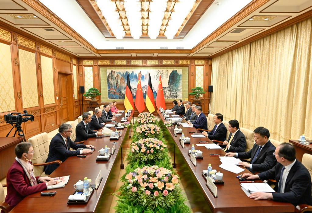 Presidente Xi Jinping recibe al canciller alemán en Beijing