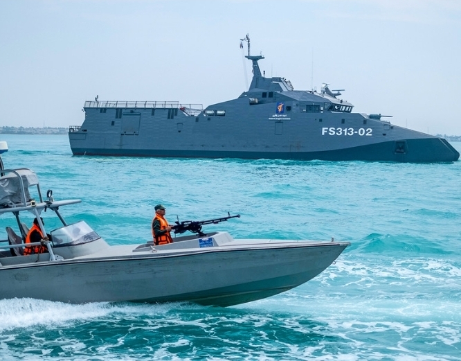 Armada de Irán expulsa buque de guerra de EEUU con más de 5.000 efectivos a bordo