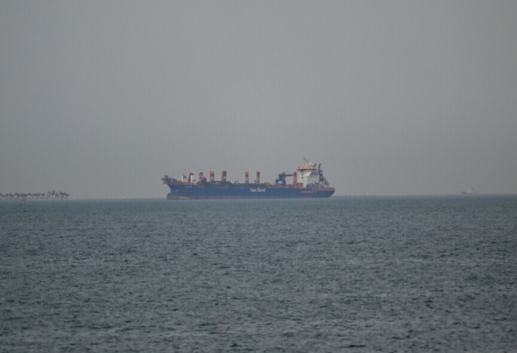 Primeros buques cruzan el estrecho de Ormuz tras tregua