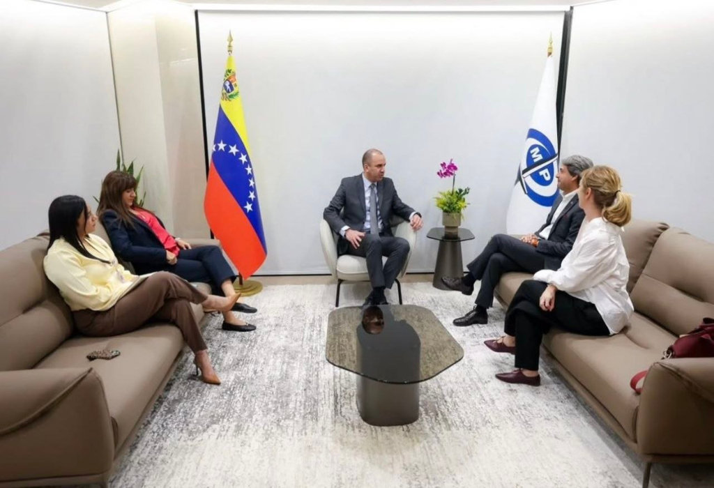 Fiscal general Larry Devoe sostiene reunión con el Coordinador Residente de la ONU