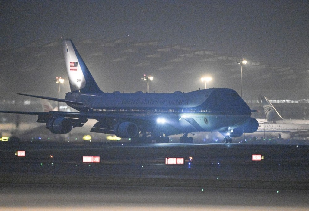 Presidente Trump llega a China para visita de Estado: venta de armas a Taiwán será discutida