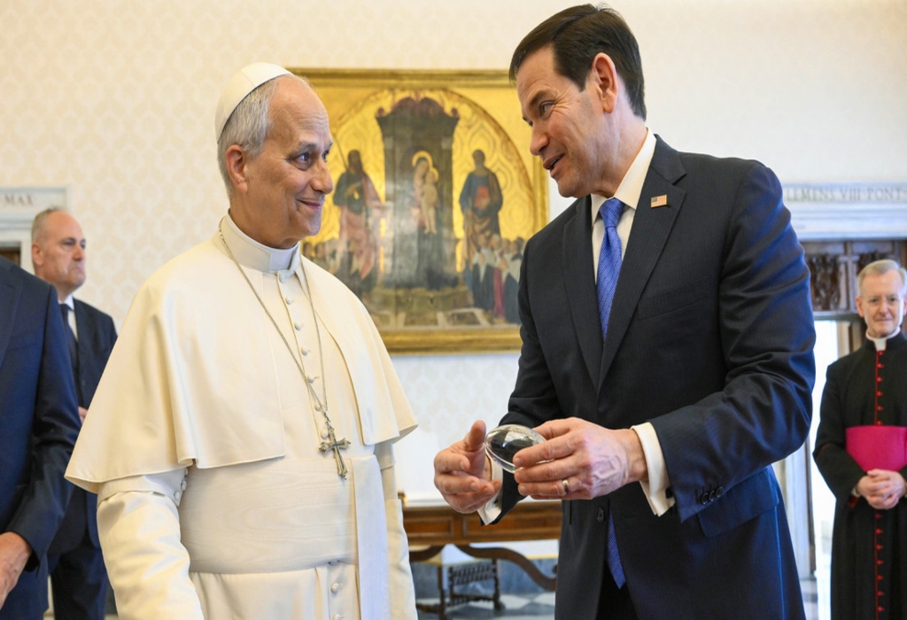 Papa León XIV recibe a Marco Rubio tras las críticas de Trump