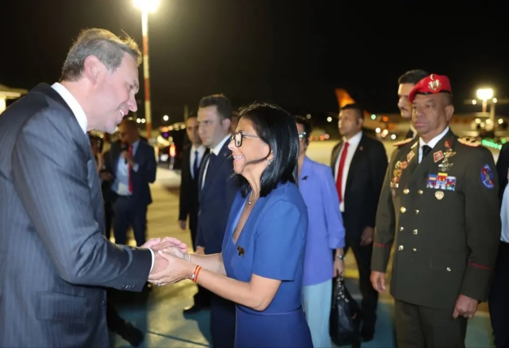 Presidenta encargada de Venezuela llega a Türkiye como parte de su agenda internacional