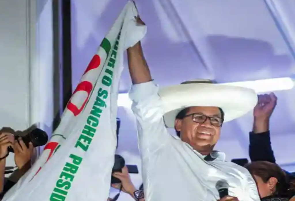 Perú: Sánchez adelanta a Fujimori en elecciones sin definir