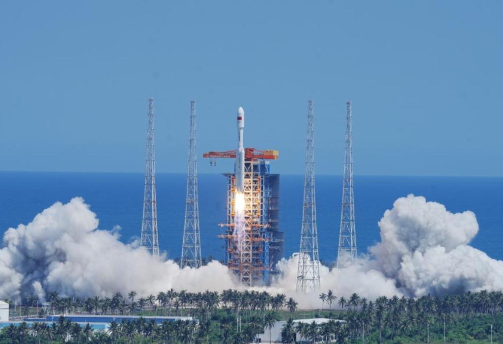 China lanza nuevo grupo de satélites para constelación comercial