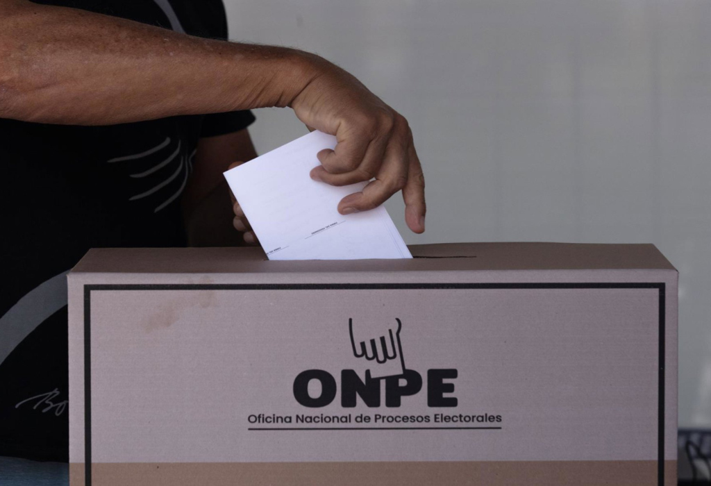 Peruanos van a las urnas este domingo para elegir un nuevo Presidente