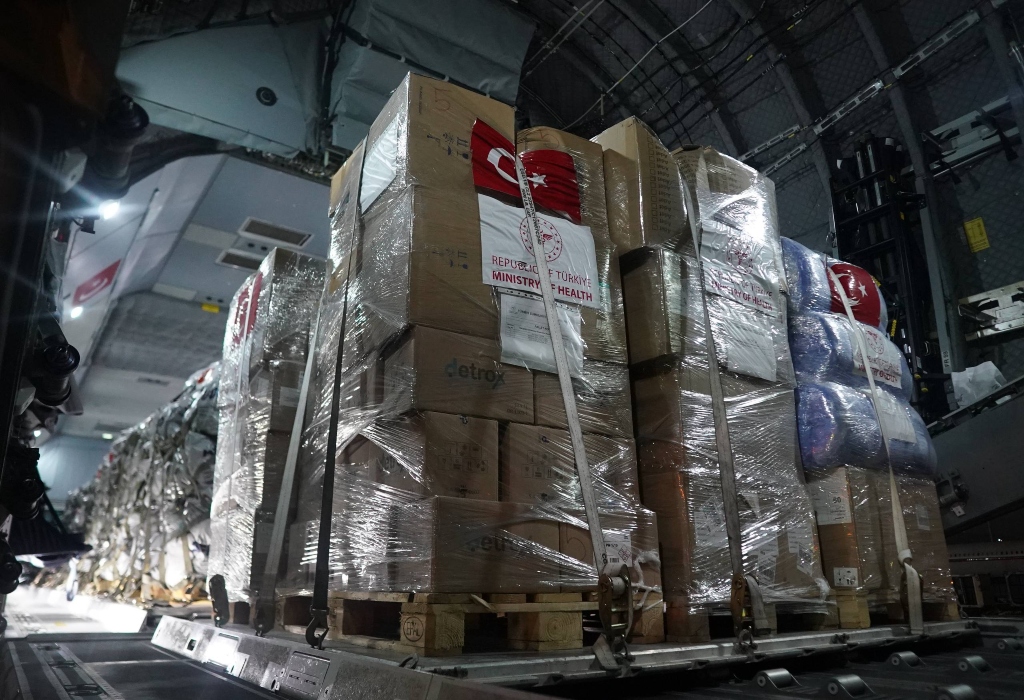 Türkiye entrega más de 270 carpas y siete toneladas de insumos médicos en La Guaira