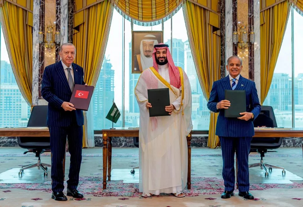 Arabia Saudita, Pakistán y Türkiye firman un acuerdo de defensa