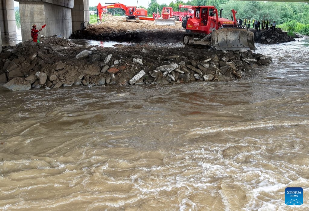 Despliegan 13 equipos de emergencia para contrarrestar inundaciones en provincia de China