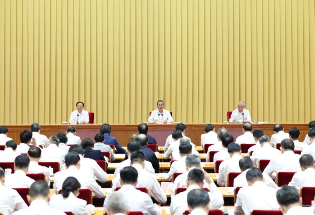 Presidente Xi insta a ampliar y fortalecer la fabricación avanzada