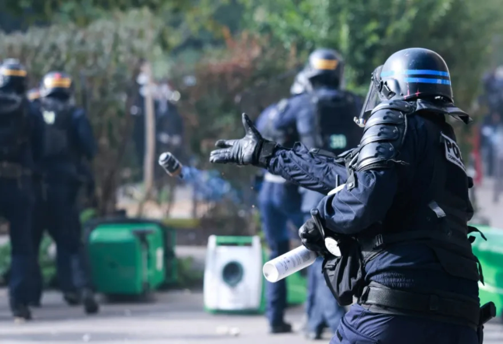 Francia suspende el uso de granadas aturdidoras en las protestas estudiantiles