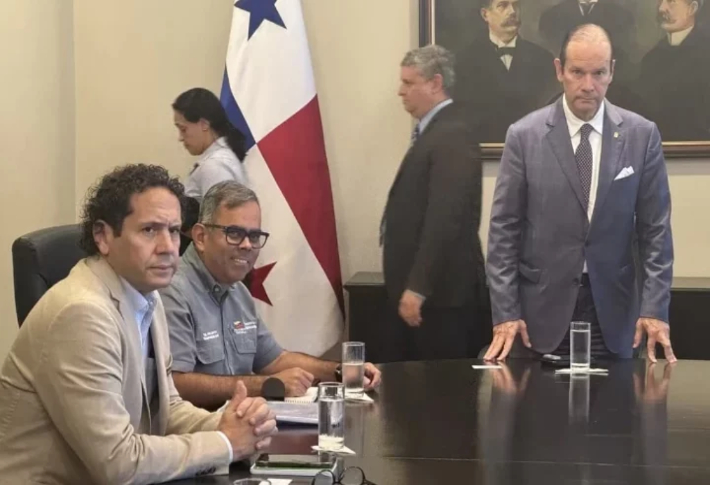 Canciller de Panamá sostiene reunión con delegación venezolana